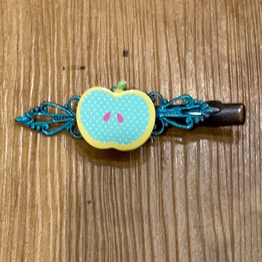 NWOT Apple barrette FREE with bundle or $4